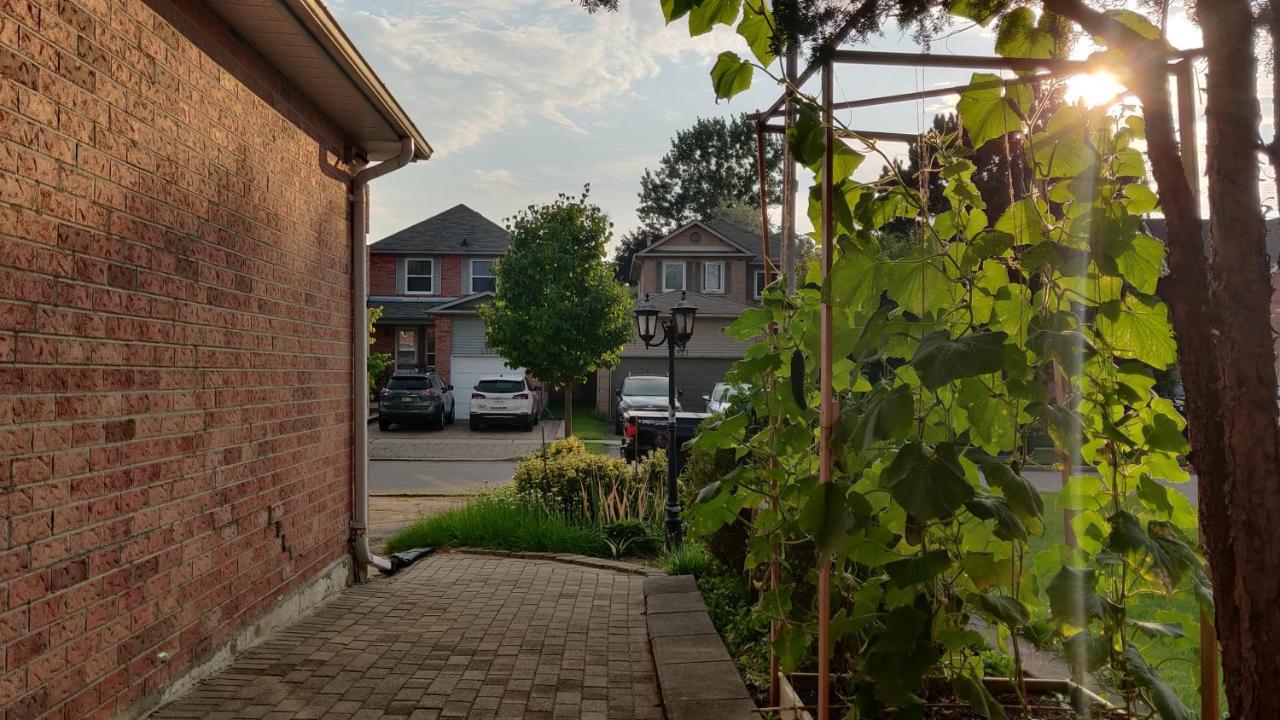 The Comfort Stay At City Of Pickering Exterior foto